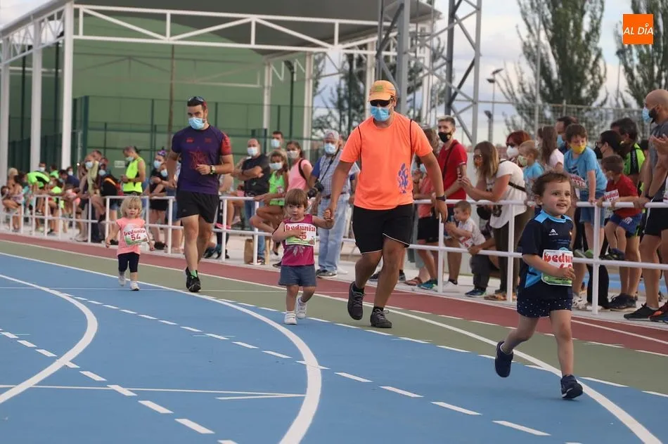Deportistas de todas las edades han disfrutado en la Carrera Sunset en Carbajosa - Fotos: Lydia González