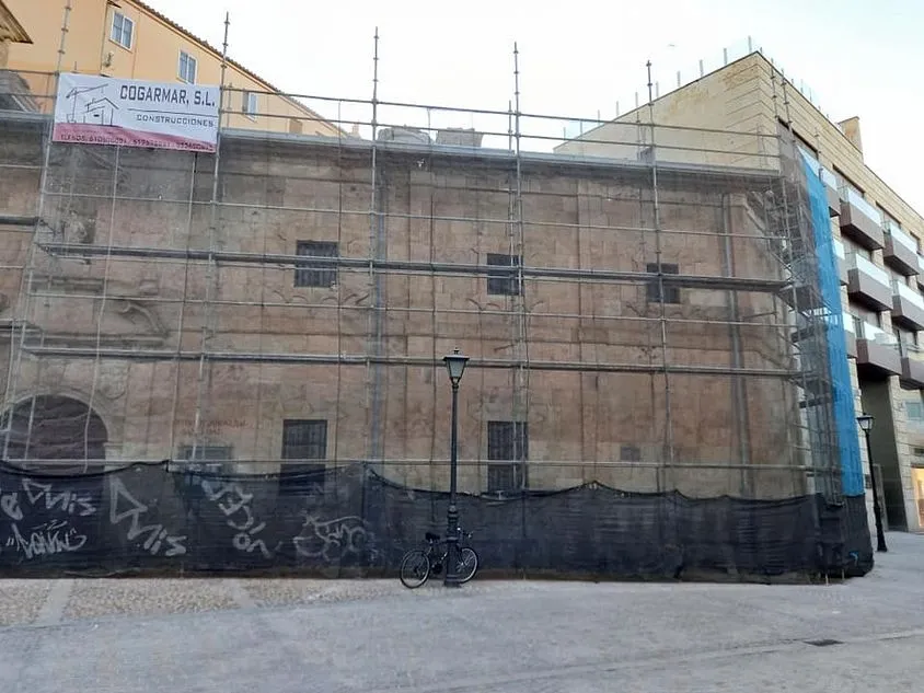 Comienzan los trabajos de mejora del tejado en la iglesia de San Boal