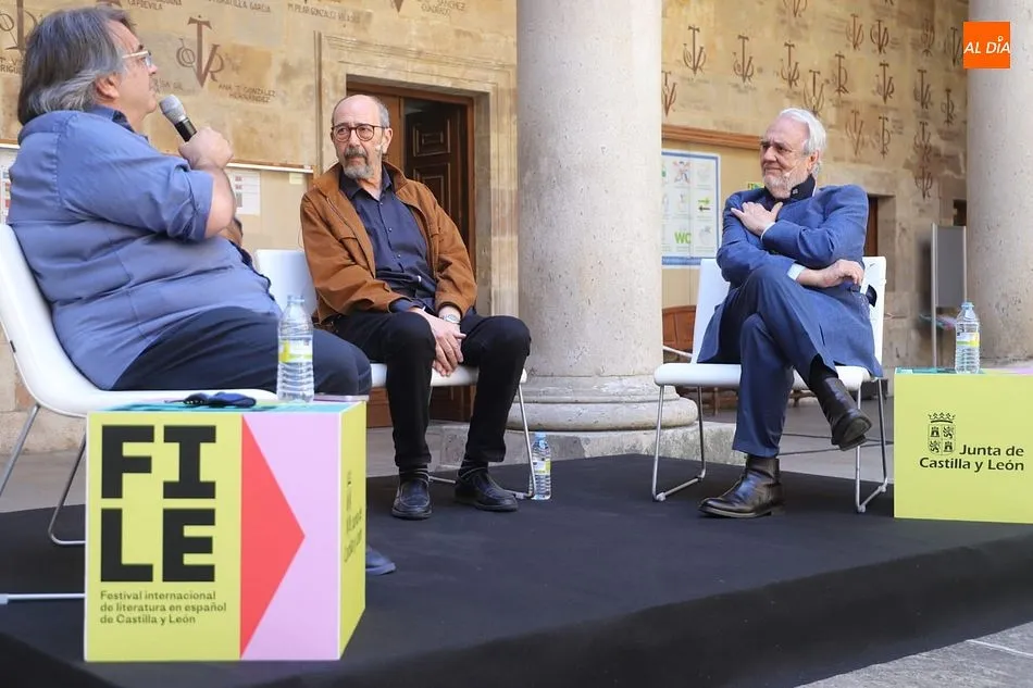 El actor Miguel Rellán (centro), la cara más conocida del festival en el día de hoy - Lydia González