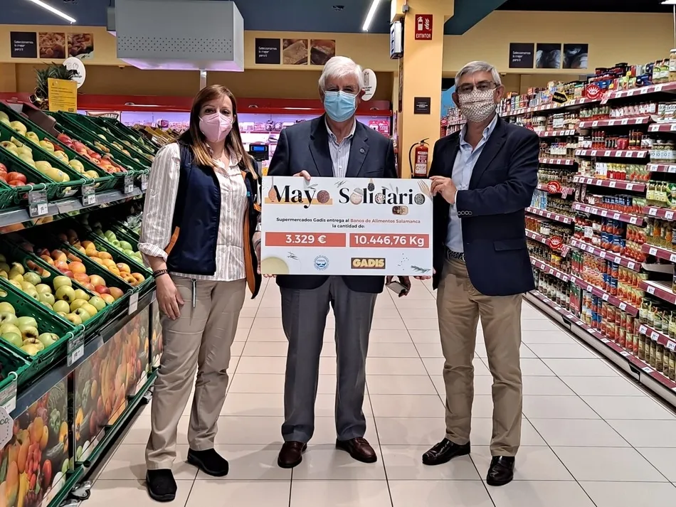 Gadis y sus clientes entregan 10.446 kilos de productos y 3.329 euros al Banco de Alimentos de...