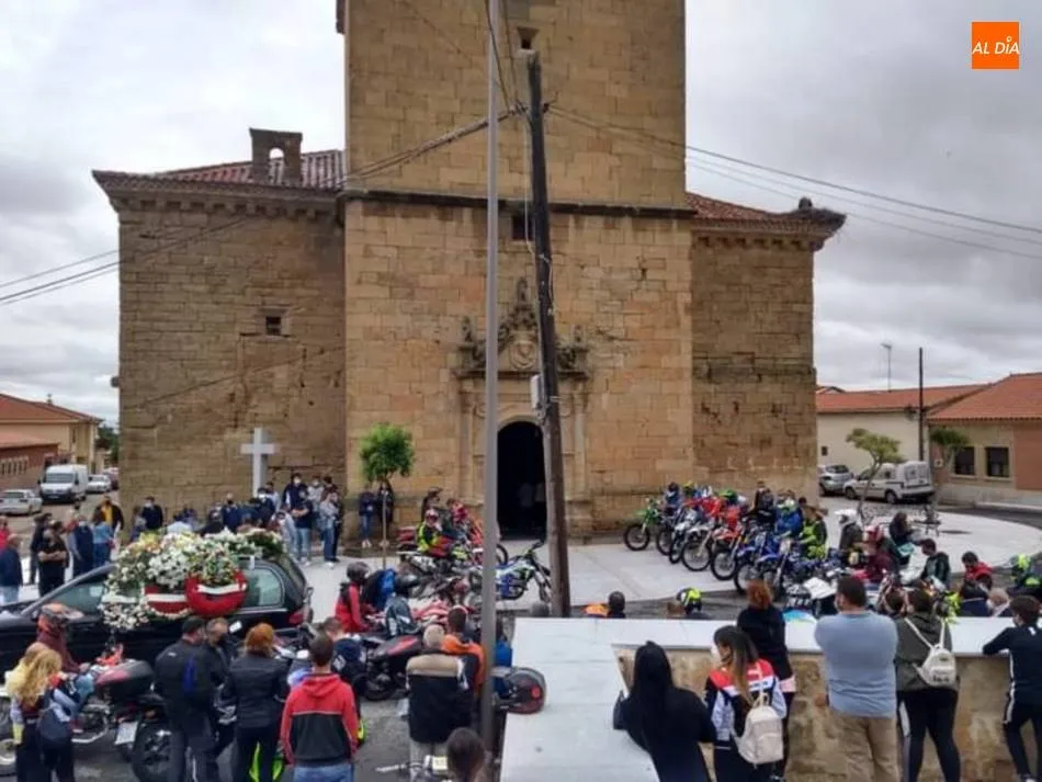 Multitudinaria despedida al joven Alfredo Alonso Ruiz en Cantalpino