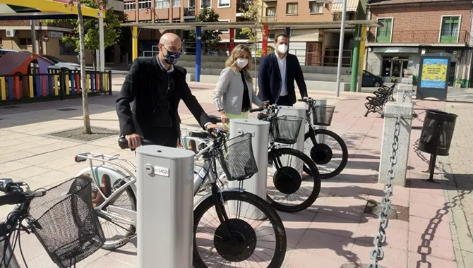 La concejal de Obras, Parque y Jardines, Marta Labrador, ha explicado los detalles de la nueva base del servicio Salenbici