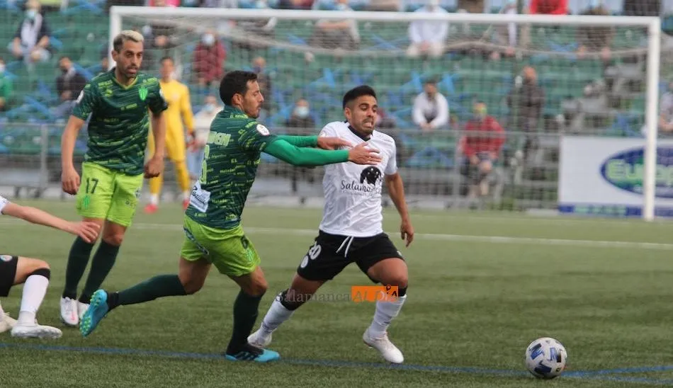 Luis Telles en el partido ante el CD Guijuelo de la pasada campaña