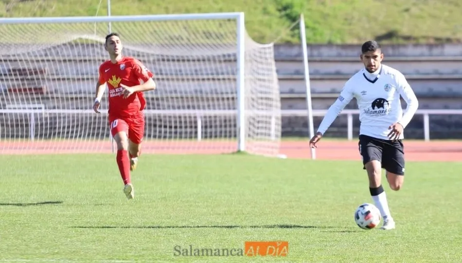 Luis Martínez, en un partido de la pasada campaña, en las Pistas, con el filial, ante el Santa Marta