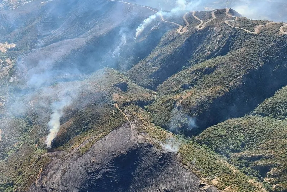 Incendio forestal en Llançà (Girona), el 17 de julio de 2021. - @AGENTSRURALSCAT