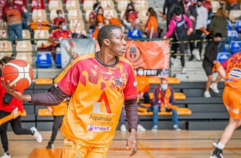 Dudu Dieye renueva con el equipo naranja - Aquimisa Carbajosa