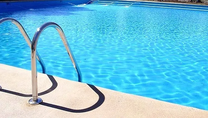 Un trabajador muerto y otro herido en una explosión de productos químicos, en las piscinas de...