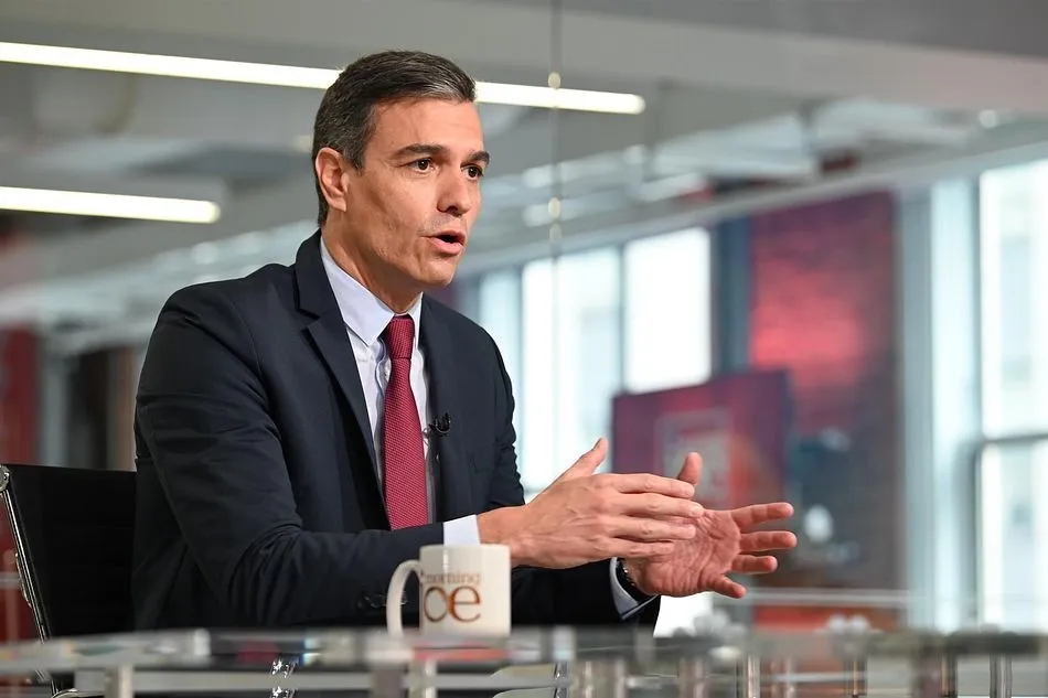 El presidente del Gobierno, Pedro Sánchez, durante la entrevista en el programa Morning Joe, en MSNBC. - MONCLOA