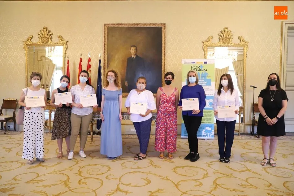 La teniente de alcalde, Ana Suárez, ha recibido a las mujeres participantes en el curso - Fotos: Lydia González
