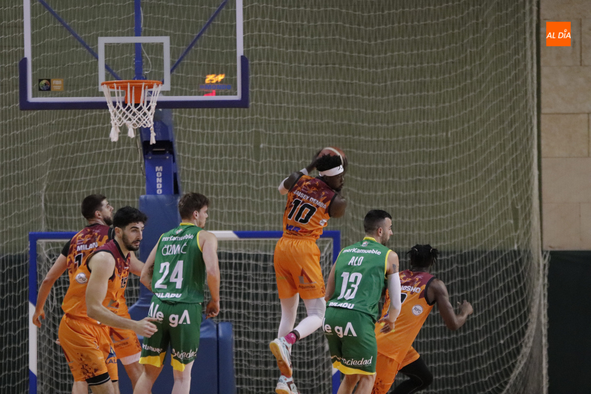 El Aquimisa Carbajosa Empresarial no es capaz de mantener su ventaja y sufre una nueva derrota (61-64)