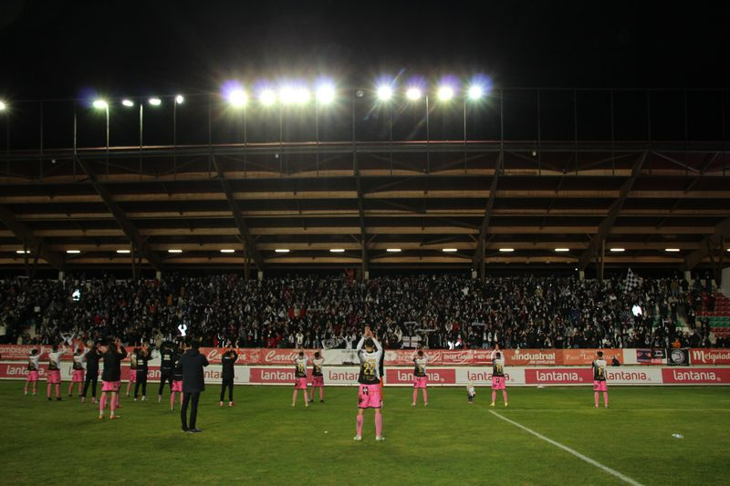 Unionistas se plantea expulsar a un grupo de aficionados después de una patada a un directivo