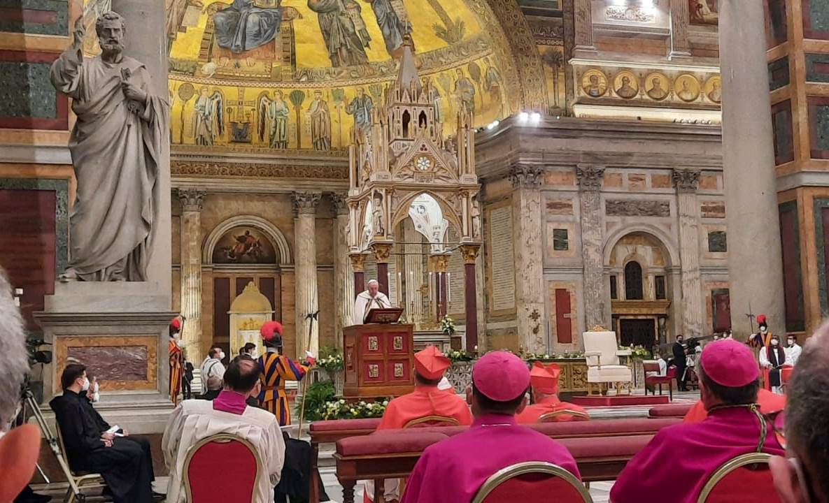 José Luis Retana y Gabriel Ángel Cid asisten a su primera celebración con el Papa