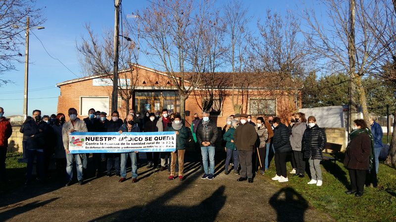 El PSOE de Salamanca asiste en Boada a la concentración en protesta por el cierre del consultorio médico