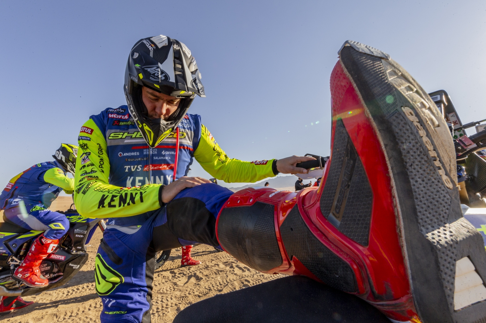 Santolino sufre en la arena y aguanta en la lucha del Dakar