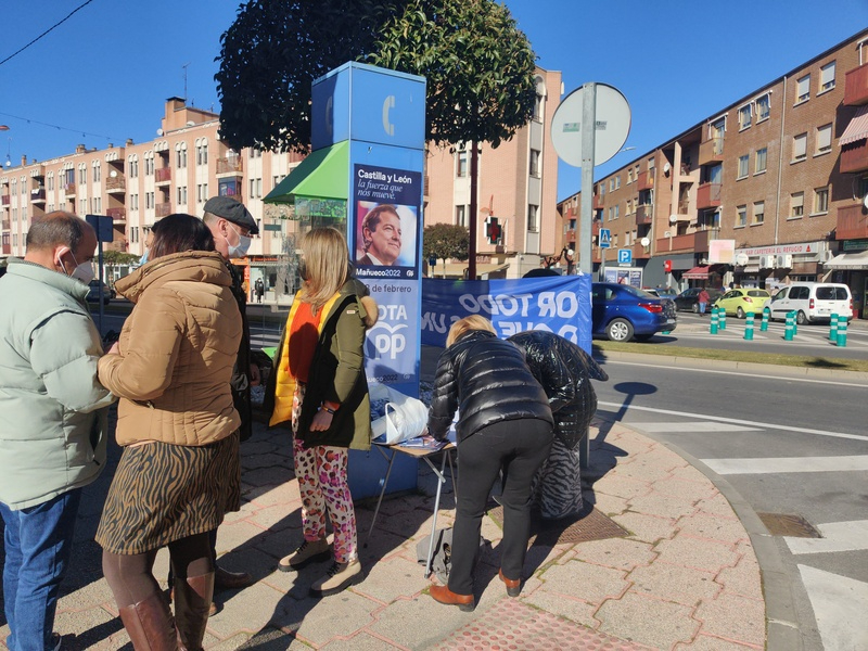 Jornada de campaña electoral del PP en Santa Marta 