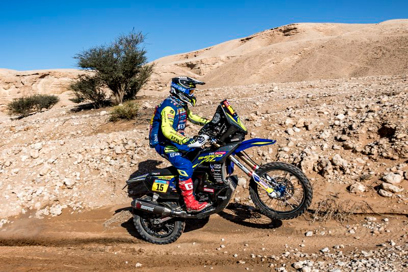 Suspendida la sexta etapa del Dakar, en la que Santolino destaca que era una lotería quedarte encima de la moto