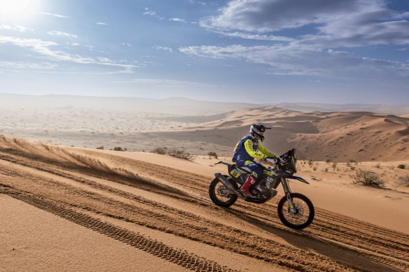 Un enorme Santolino firma su mejor etapa en un Dakar y una lección de navegación