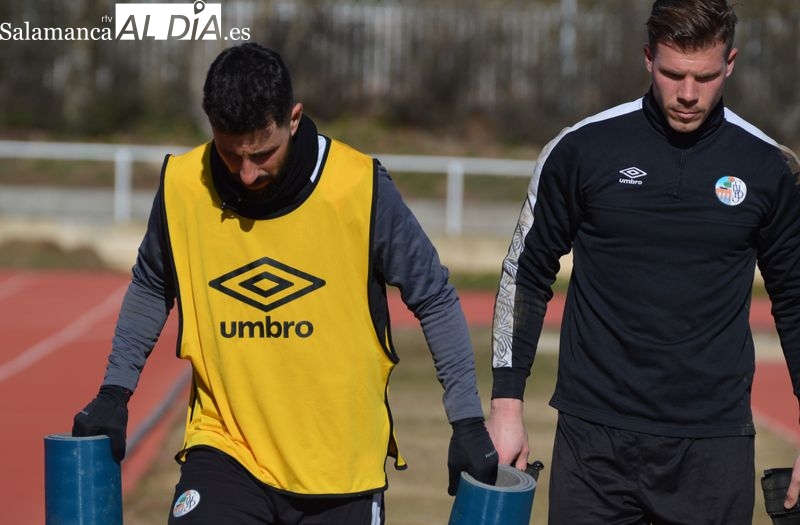 Rostros de seriedad en el primer entrenamiento del Salamanca UDS tras la derrota