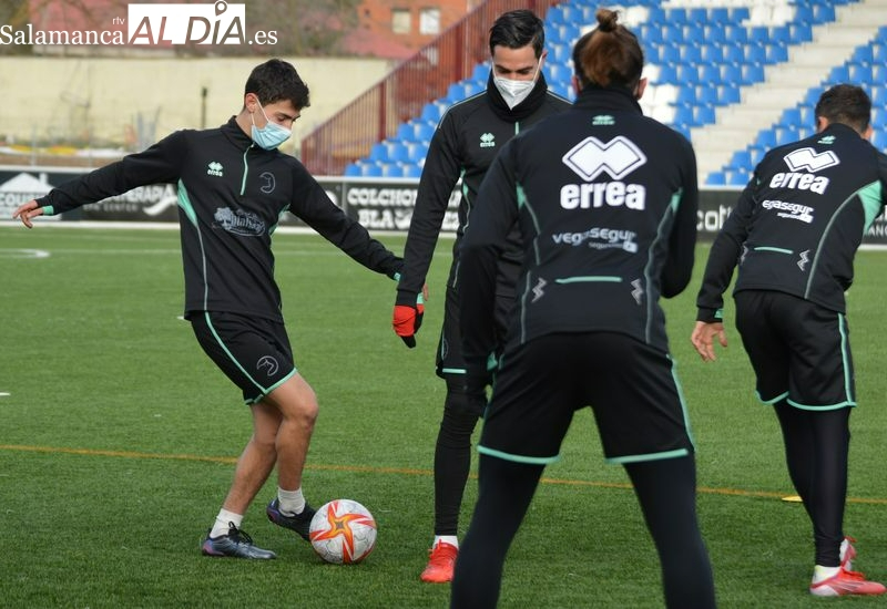 La mascarilla, un habitual en los entrenamientos de Unionistas por la sexta ola