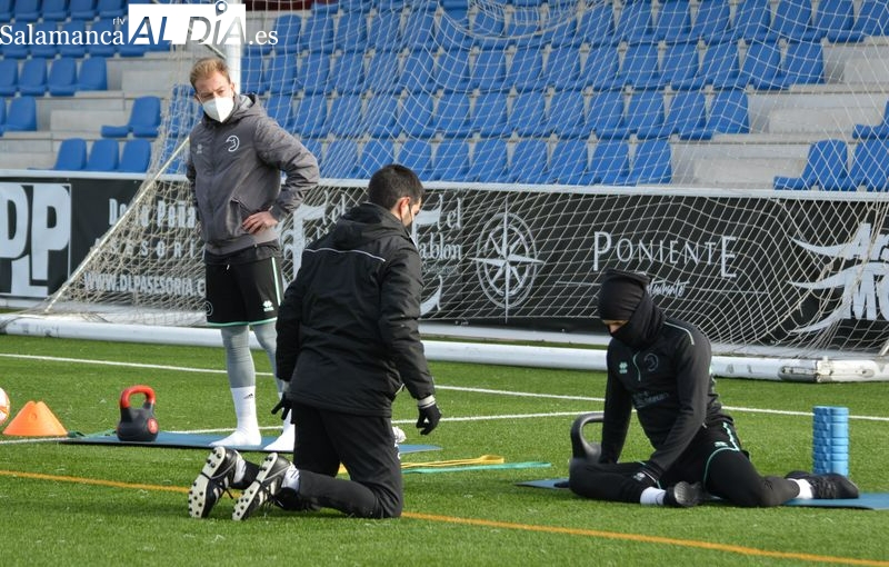 Los tocados Mandi Sosa y Edu Cortina trabajan al margen en Unionistas