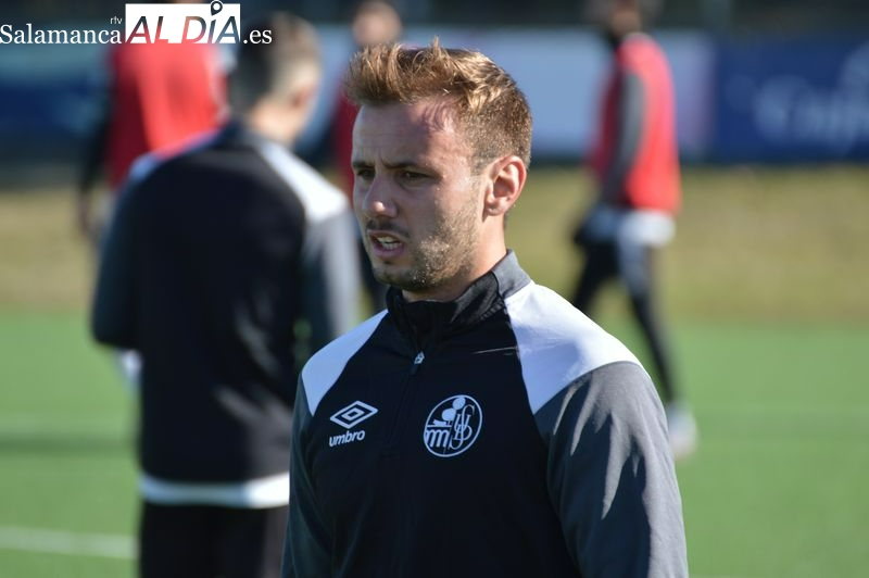 Carmona: El club no me ha transmitido nada. Mi única idea es quedarme aquí y estoy comprometido