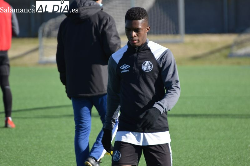 Bouba Barry sale oficialmente del Salamanca UDS más de un mes después y se va al Decano