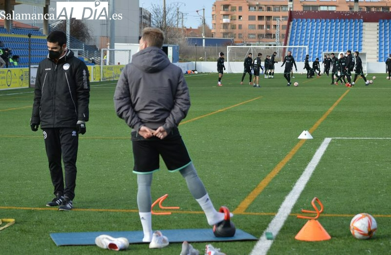 Unionistas y el Salamanca UDS entrenan a puerta cerrada por protocolos frente al virus