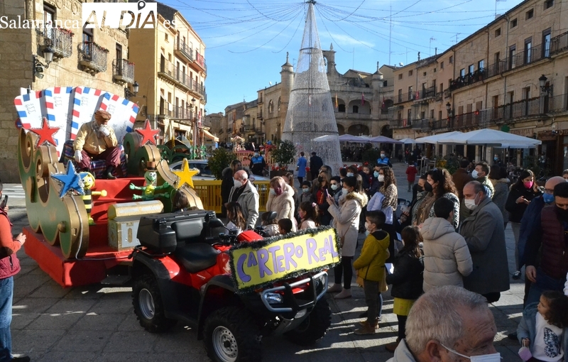 Animada ruta del Cartero Real por toda la ciudad como anticipo de la visita de los Magos de Oriente