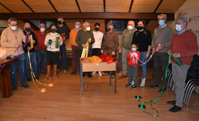 La Cofradía de San Blas prepara 10.000 gargantillas para el próximo jueves