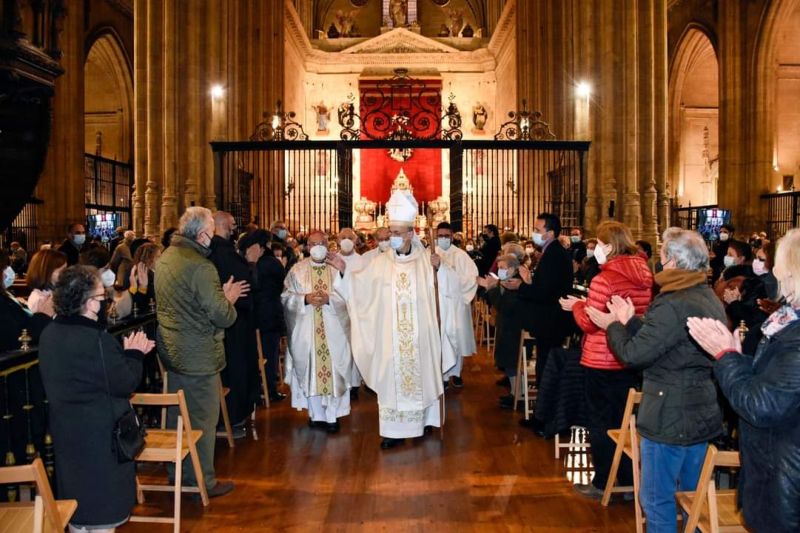 Carlos López se despide como obispo de Salamanca en una emotiva ceremonia