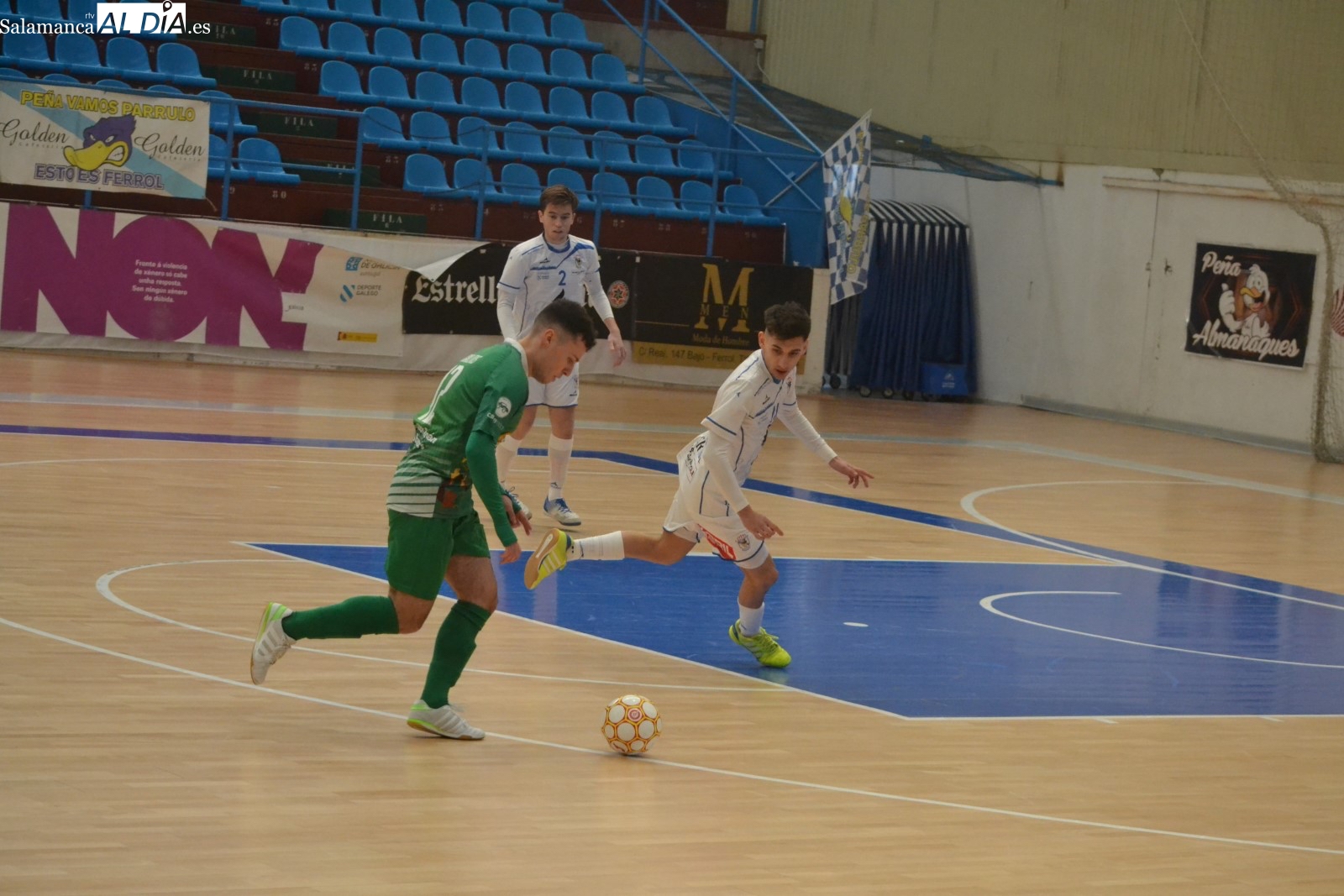 Acción de Carlos durante el partido ante el filial gallego / Twitter O Parrulo