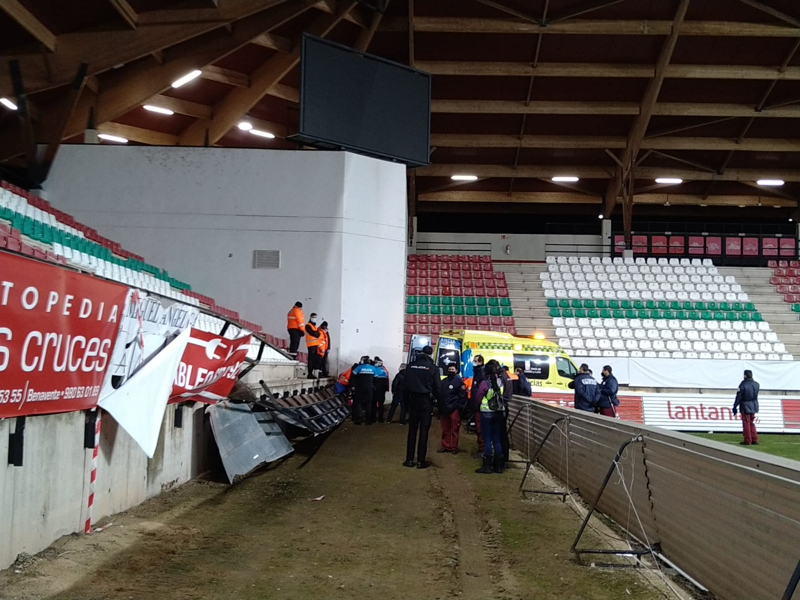 ¡Susto tremendo en el Ruta!: varios heridos al caerse la grada tras un gol del Dépor