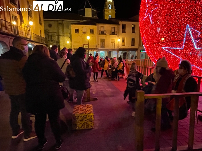 Cientos de familias dan la bienvenida a los Reyes Magos en Peñaranda