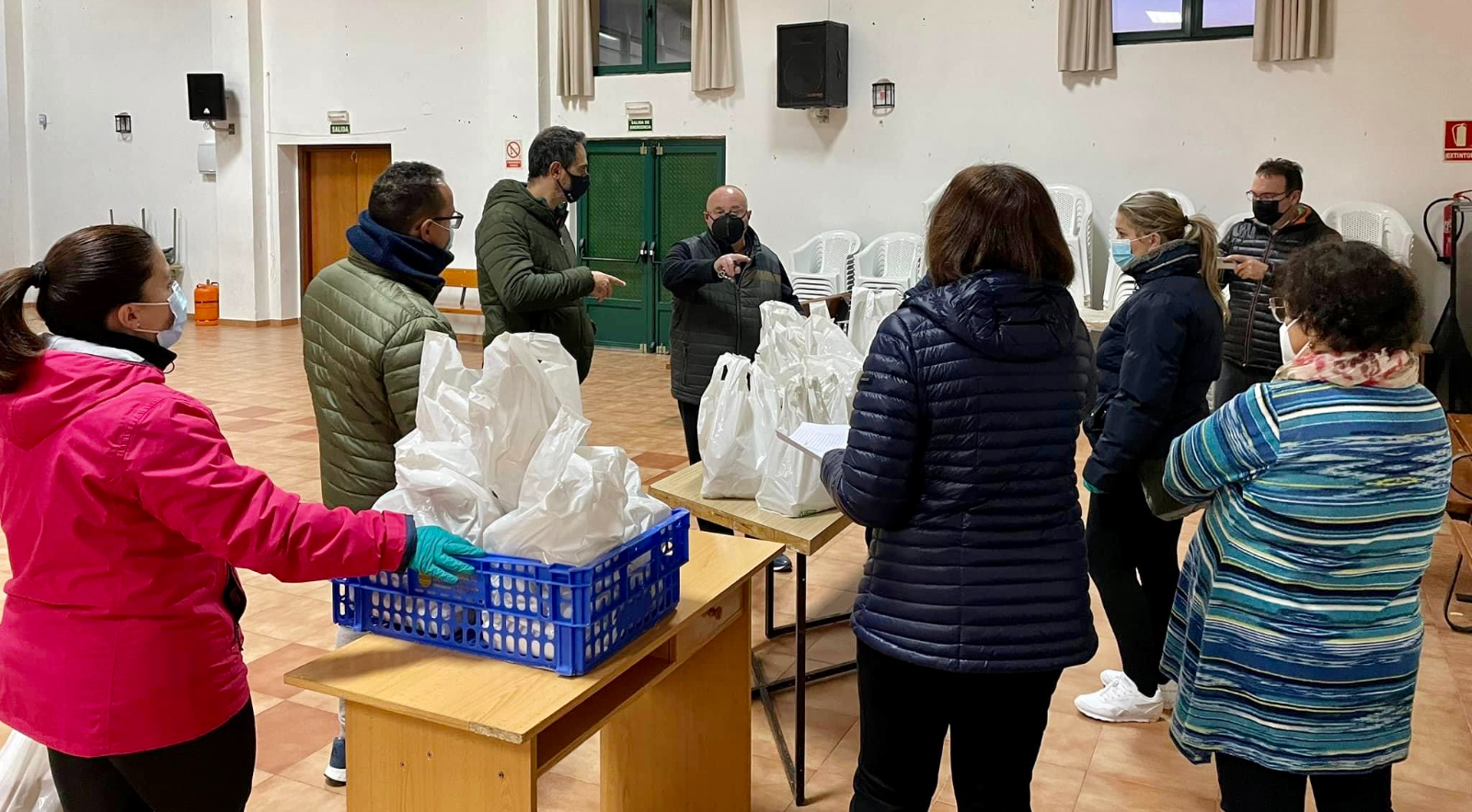 Más de un centenar de personas participan en una adaptada cena solidaria en Villoruela