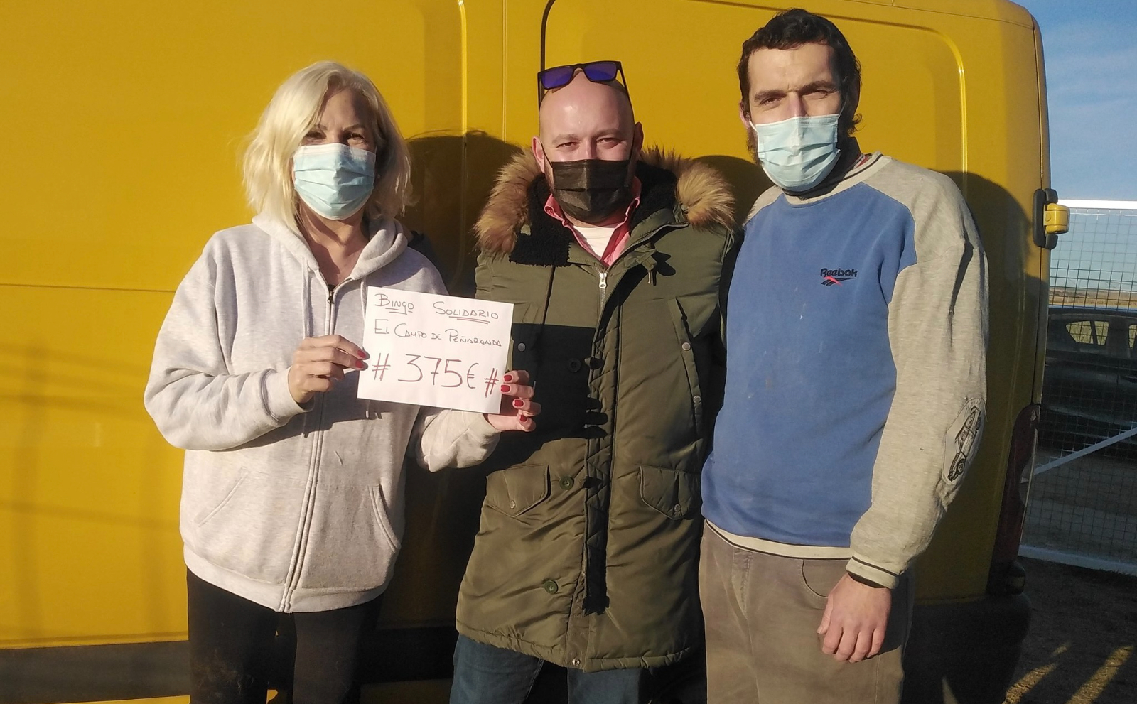 El Campo de Peñaranda entrega la recaudación de su Bingo solidario al refugio de animales Senda Nathur