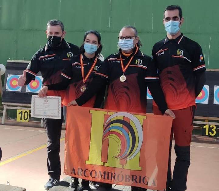 Aitana López y José Prieto se proclaman campeones de Castilla y León de tiro con arco en sala