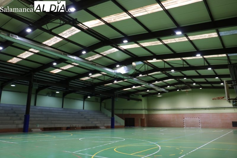 El Ayuntamiento dota al pabellón de deportes de nueva iluminación