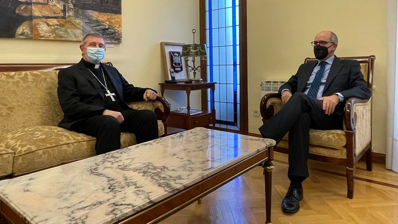 La Diputación seguirá colaborando con la Diócesis para proteger el patrimonio de las iglesias y ermitas