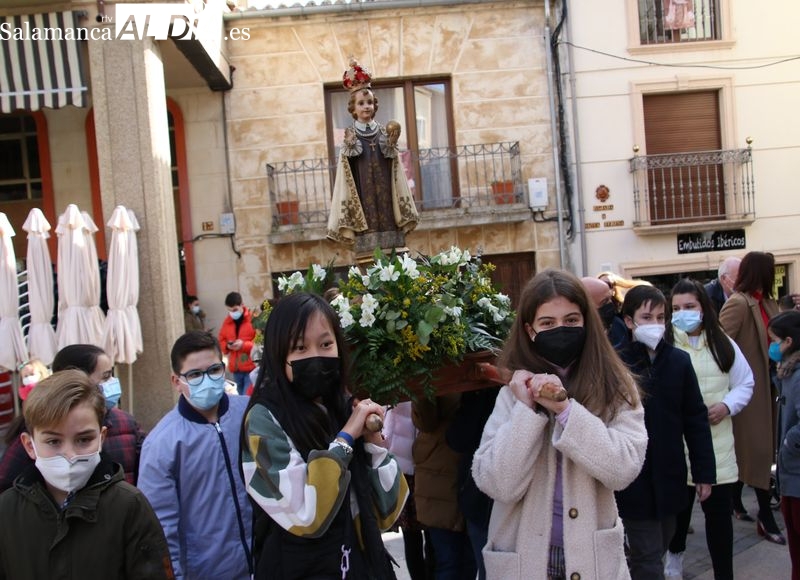 La infancia acompaña la festividad del Niño Jesús de Praga