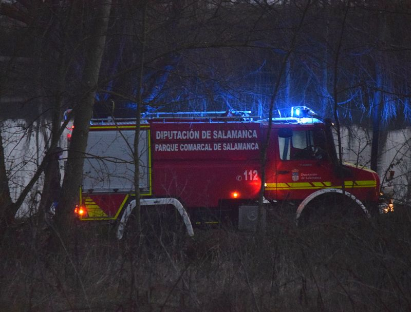 Los bomberos sofocan un incendio en el término municipal de Cabrerizos