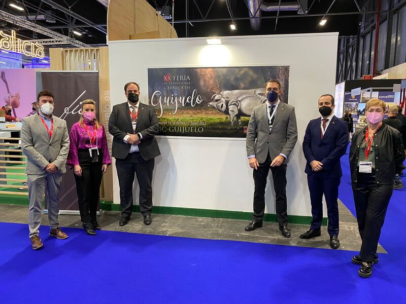 Guijuelo presenta la Feria de la Industria Cárnica en Fitur 