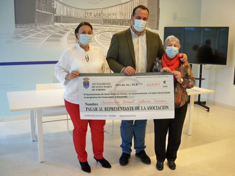 Santa Marta colabora con una ONG para adquirir jaimas para familias refugiadas