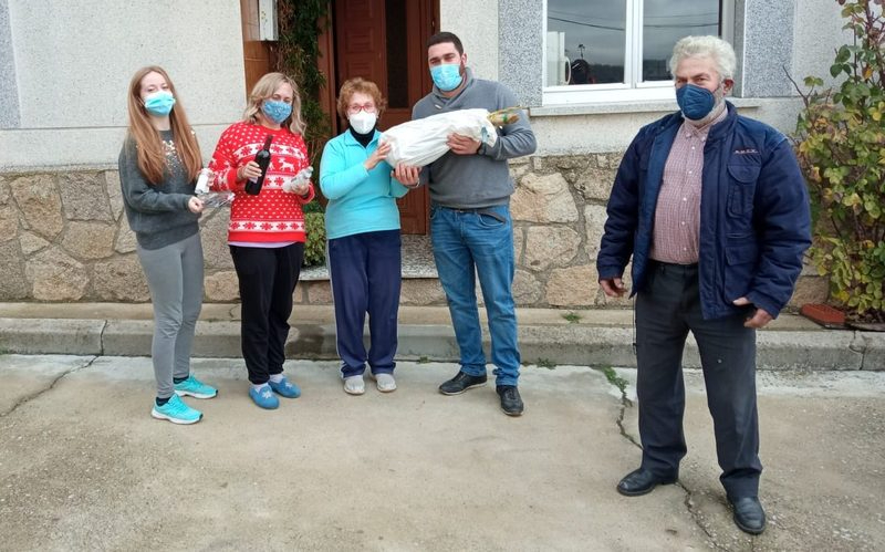 Los Reyes llegan a Valsalabroso y Las Uces con un jamón bajo el brazo