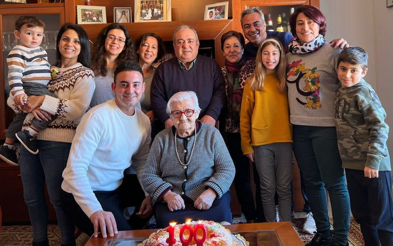 María Sánchez Pérez celebra en Aldeadávila la llegada a los 100 años