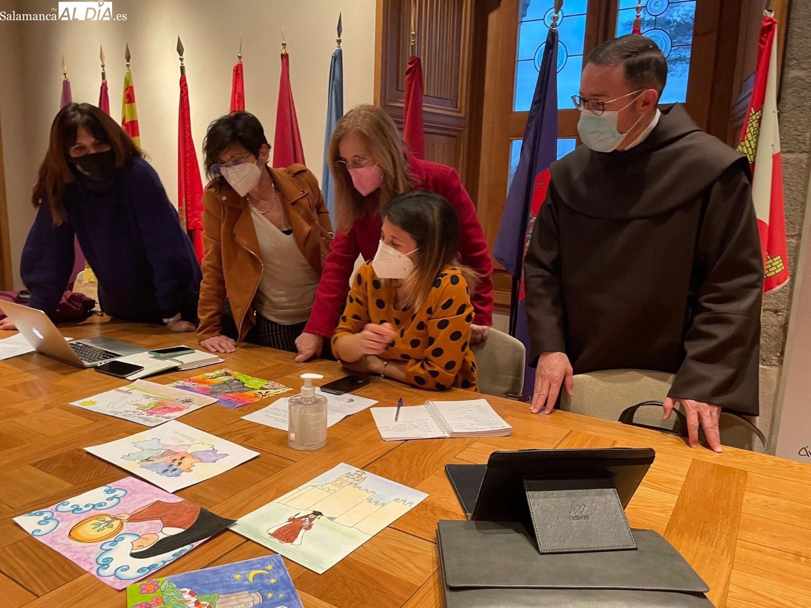 Reunión de la Asociación De la Cuna al Sepulcro con presencia de Concepción Miguélez y del Prior Miguel Ángel González