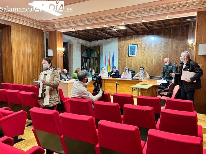 Espantada del PSOE en el pleno de presupuestos tras un duro cruce de acusaciones