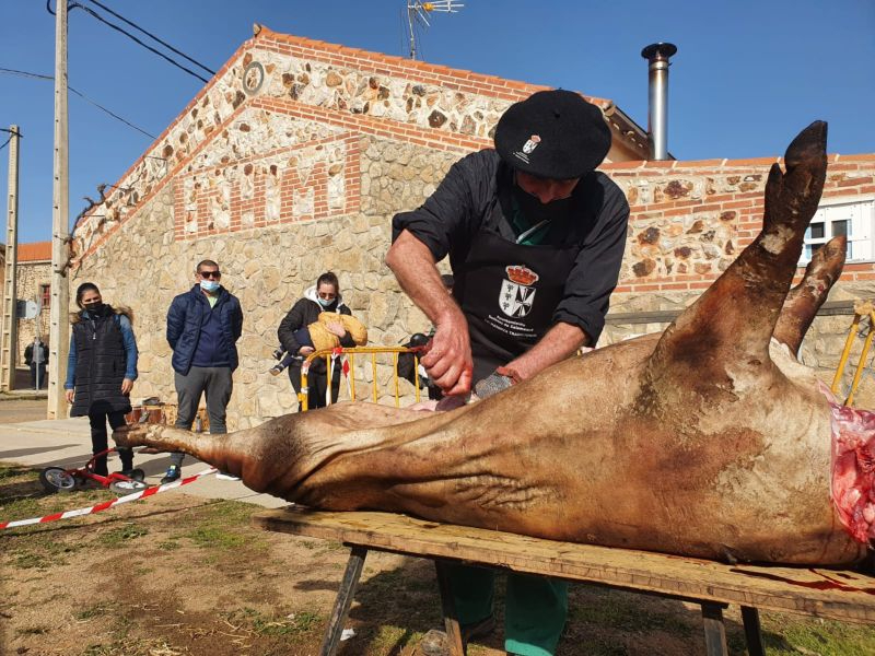Soleada Matanza Tradicional en honor a mayores y mujeres en Doñinos de Salamanca