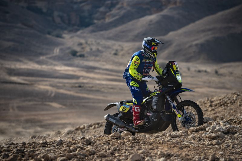 Santolino firma una excelente séptima etapa en el Dakar y se acerca al líder