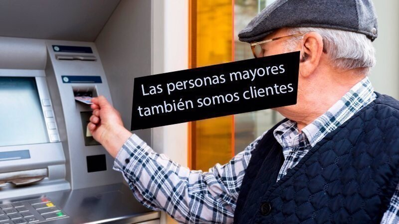 Me siento apartado por los bancos: un hombre de 78 años recoge 100.000 firmas para que le atiendan presencialmente
