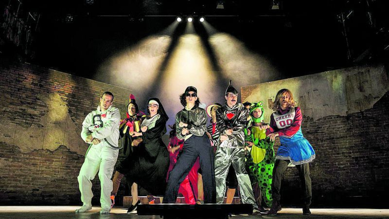 El Teatro Liceo acoge la espectacular obra Castelvines & Monteses dirigida por Sergio Peris Mencheta